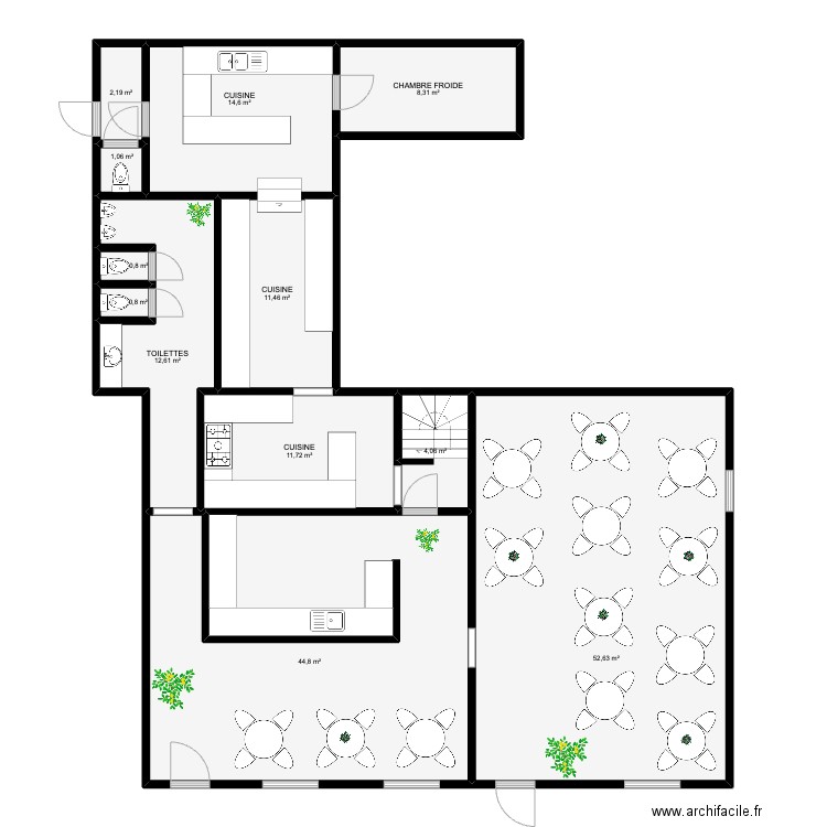 PLACE DES COMTES. Plan de 12 pièces et 165 m2