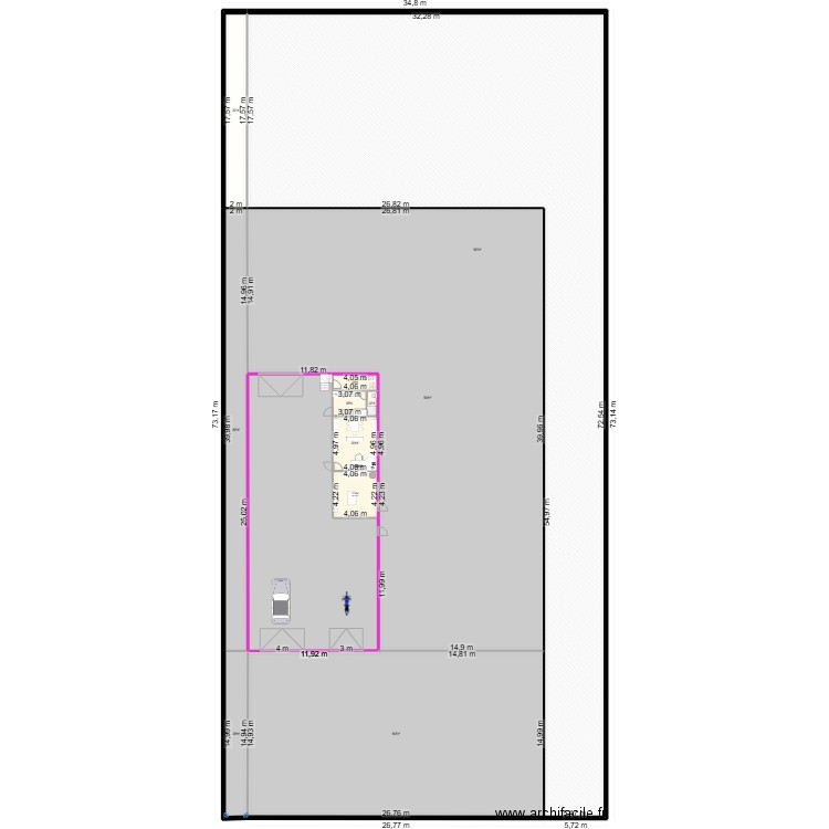 centre. Plan de 11 pièces et 2240 m2
