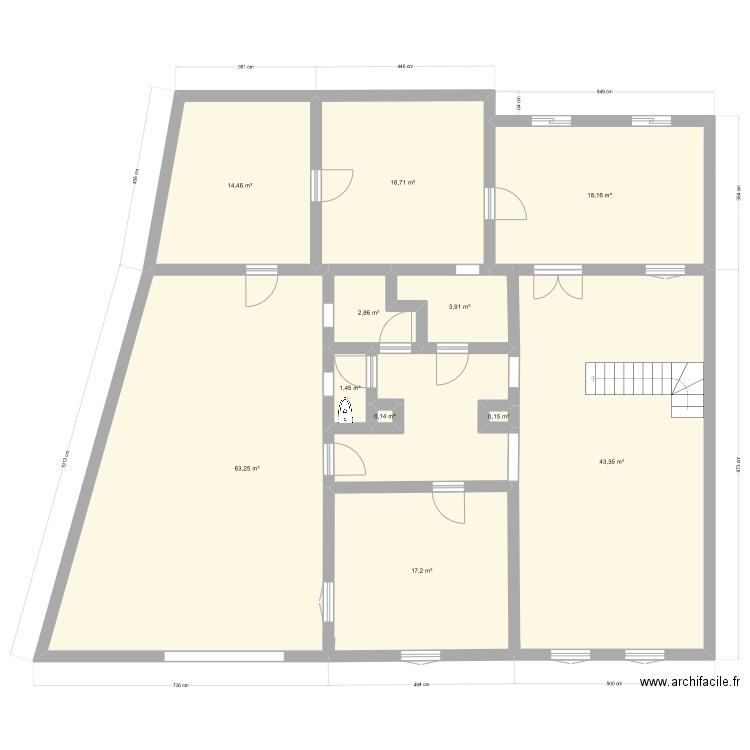 maison bas. Plan de 11 pièces et 182 m2