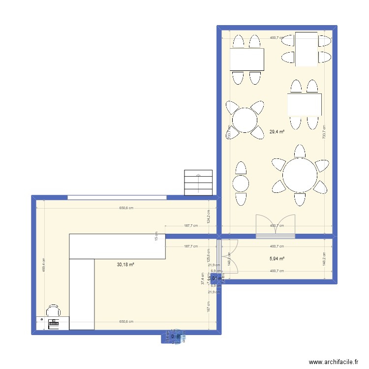 Immeuble. Plan de 5 pièces et 66 m2