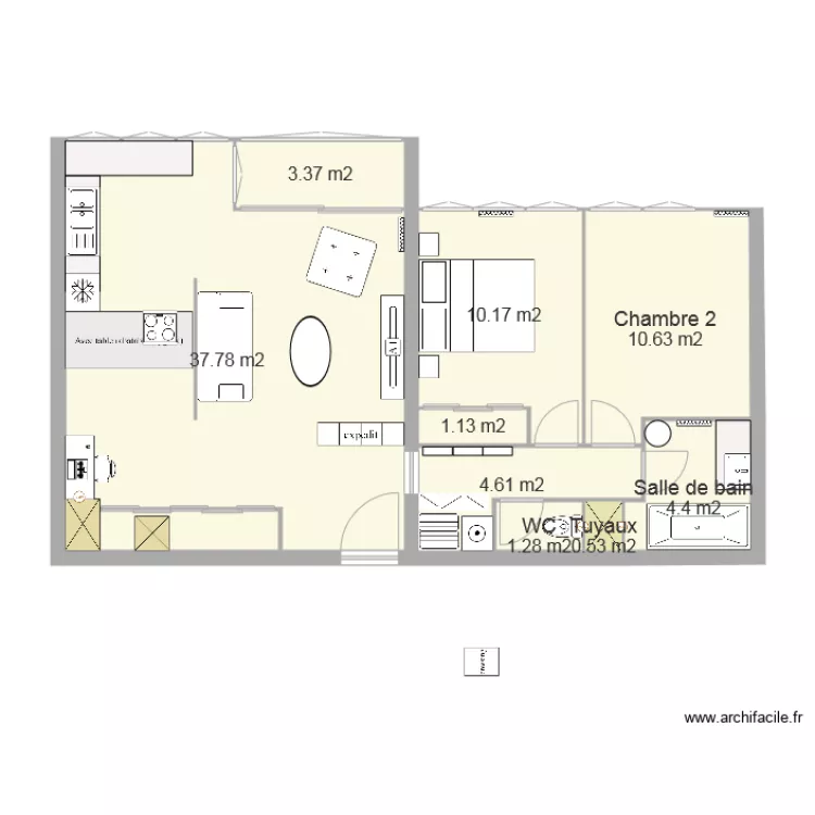 Cuisine au fond. Plan de 