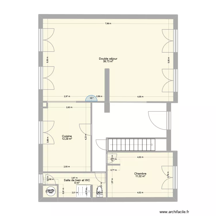 RDC. Plan de 7 Pièces et 70 m²