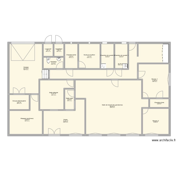 Caserne BCX. Plan de 18 pièces et 190 m2