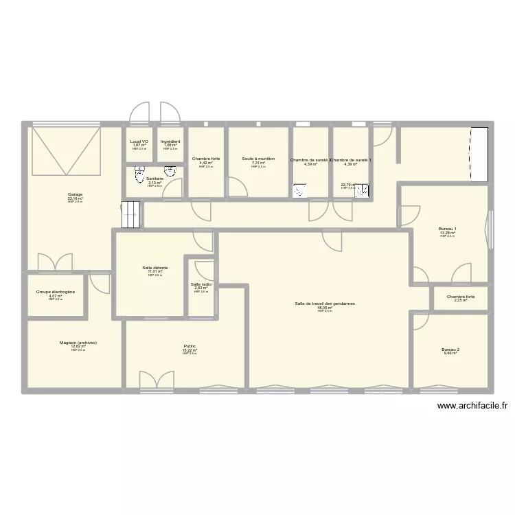 Caserne BCX. Plan de 18 pièces et 190 m²
