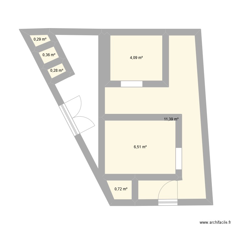 ADJAHUI. Plan de 7 pièces et 24 m2
