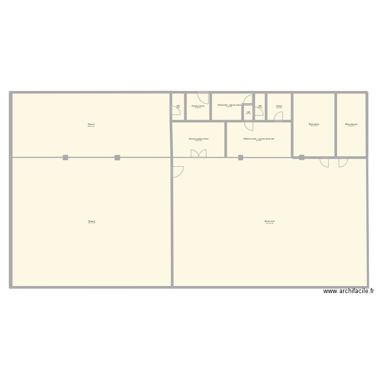 Stefanesti. Plan de 13 pièces et 573 m2
