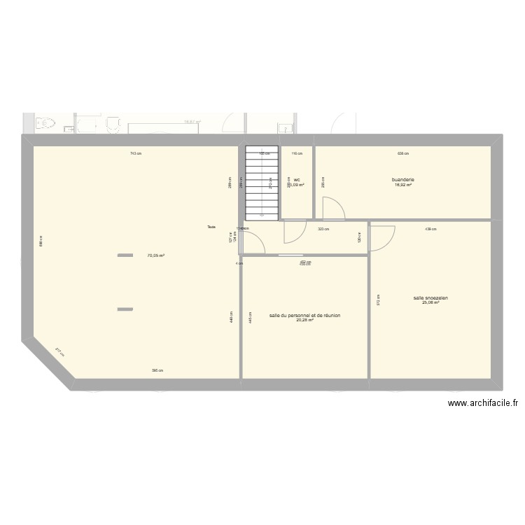 etage bon. Plan de 15 pièces et 276 m2