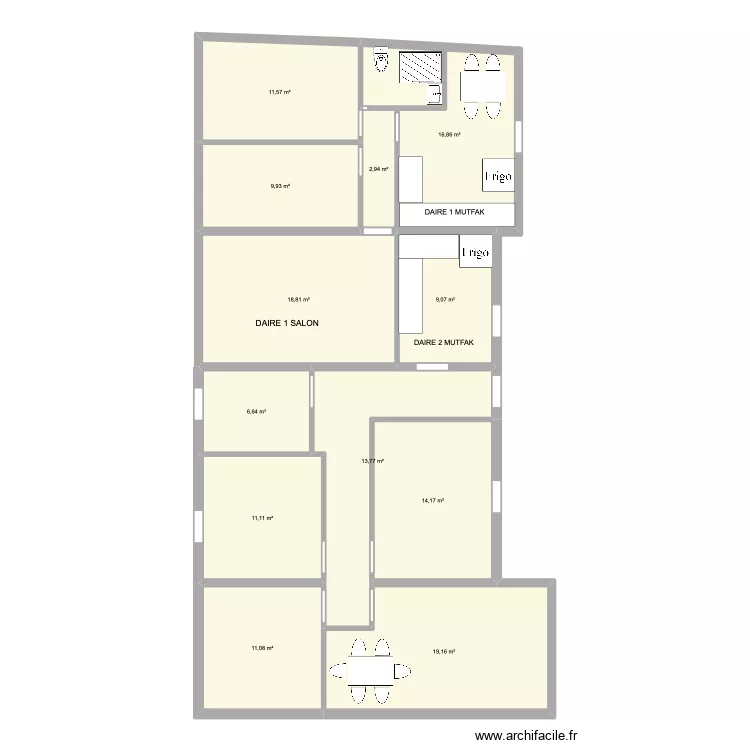 chez Erhan. Plan de 12 pièces et 145 m²