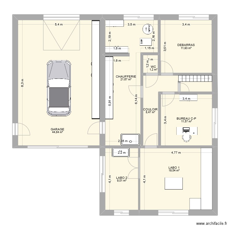 RDC. Plan de 8 pièces et 128 m2