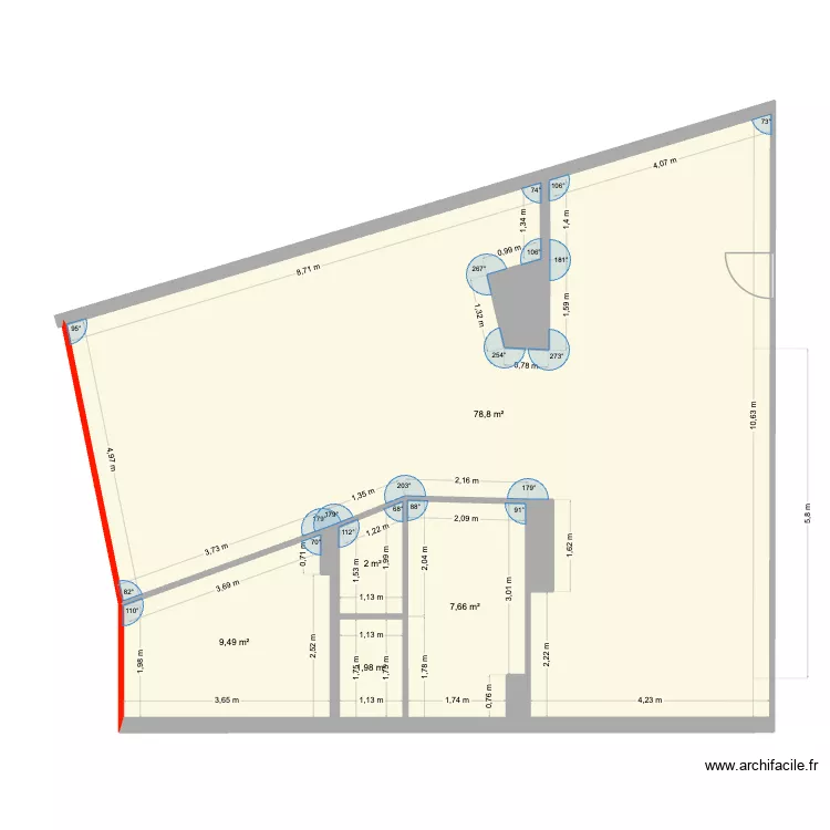Plateau MG sans meubles. Plan de 9  et 102 m²