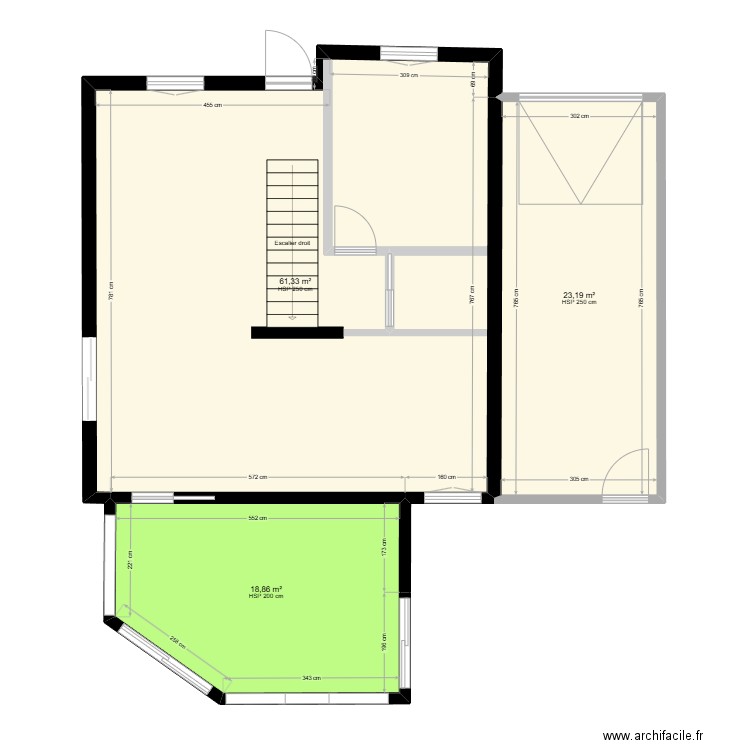 Maison avant. Plan de 3 pièces et 104 m2