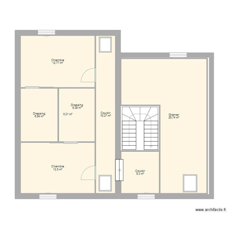 etage. Plan de 8 pièces et 132 m2