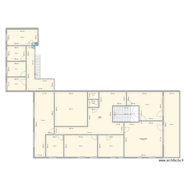 Esprit Padel. Plan de 17 pièces et 280 m2