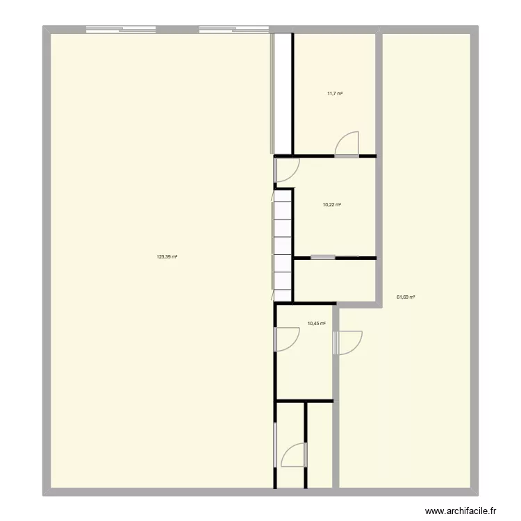 Hangar. Plan de 5 et 217 m² Hangar. Plan de 5 et 217 m²
