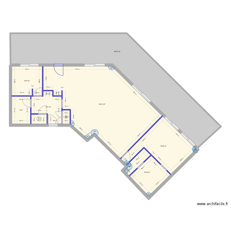 Appartement Maman Mandelieu. Plan de 9 pièces et 181 m2