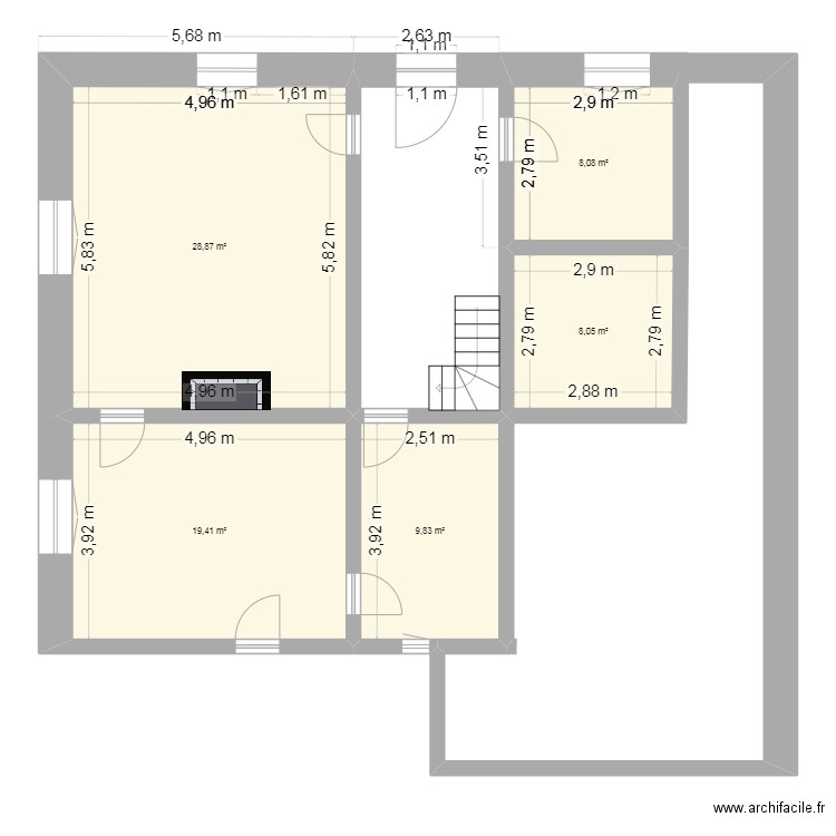 RDC. Plan de 5 pièces et 74 m2
