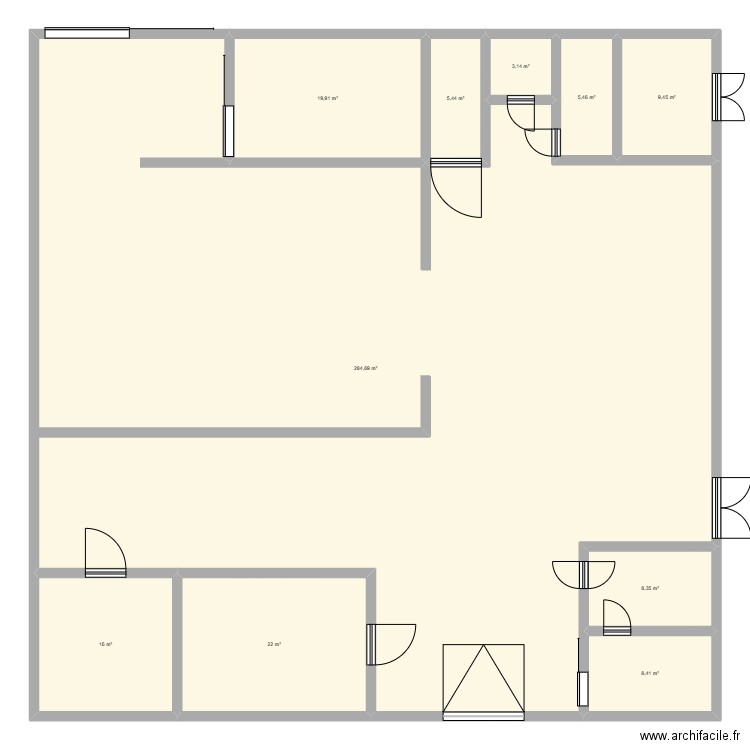 Réserve vide. Plan de 10 pièces et 383 m2
