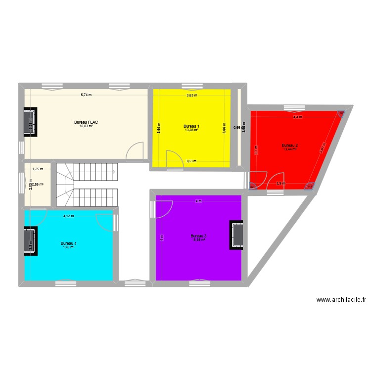 CHEZ OSCAAR 1er. Plan de 7 pièces et 78 m2