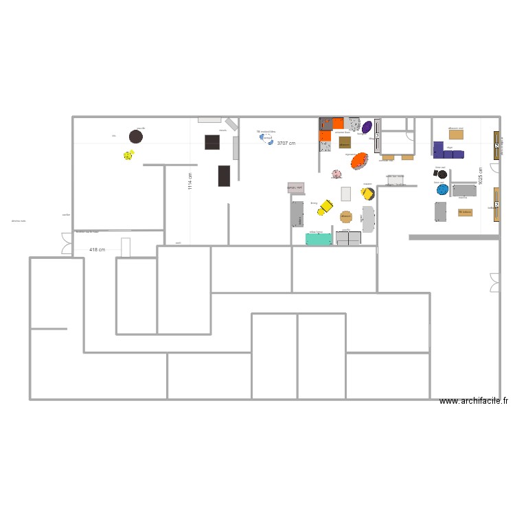 MAGASIN AVRIL 2024 STORY. Plan de 11 pièces et 934 m2