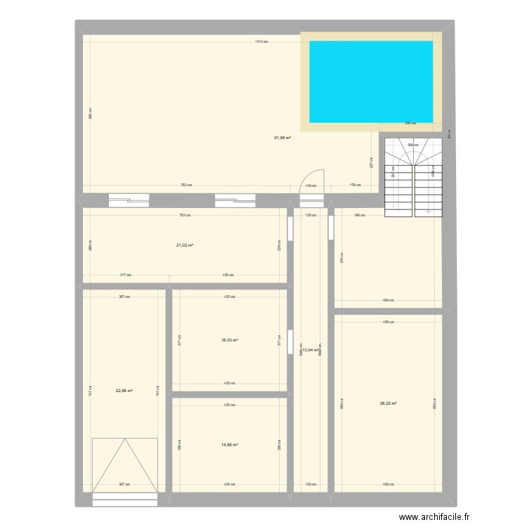 STI. Plan de 7 pièces et 207 m2