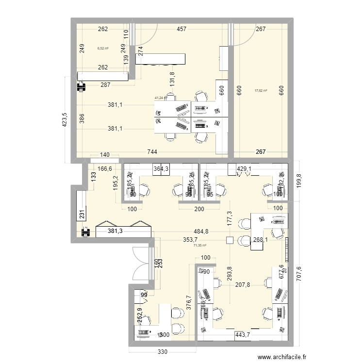 Bureau 10 comptoir 4 porte gauche. Plan de 4 pièces et 137 m2