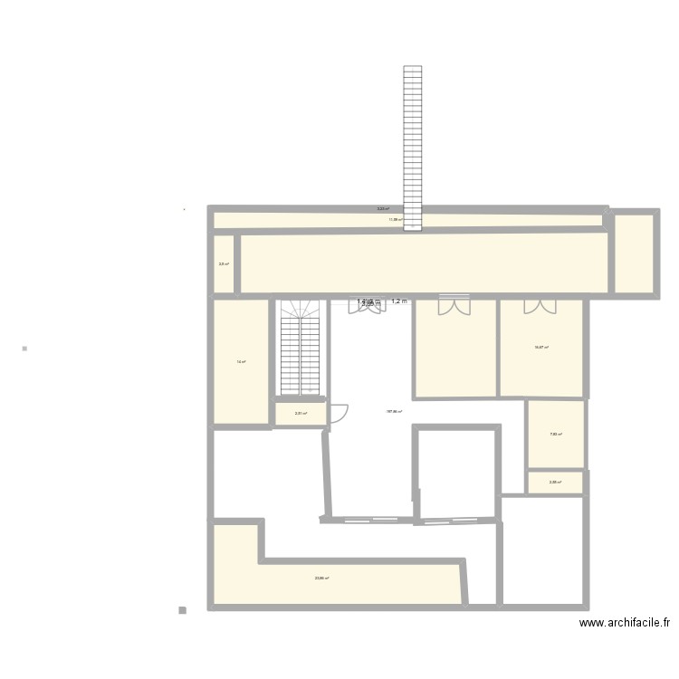 Amayou plan etage. Plan de 10 pièces et 130 m2