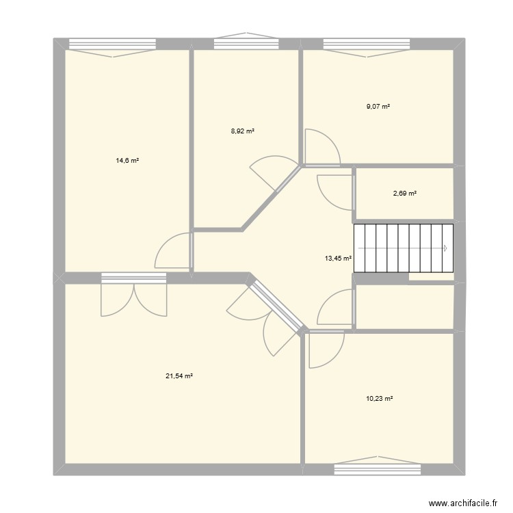 L'Hay étage. Plan de 7 pièces et 80 m2