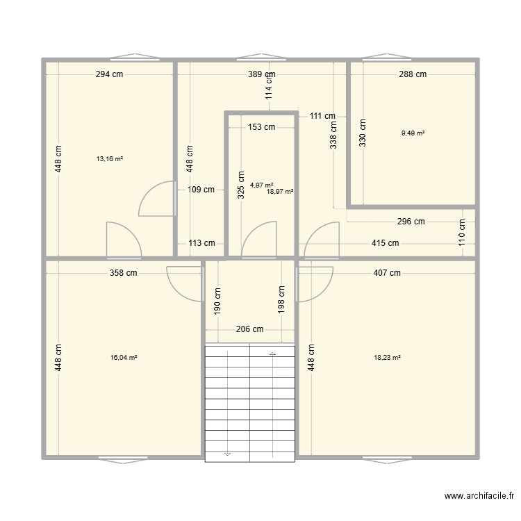 1er étage gm au centre. Plan de 6 pièces et 87 m2