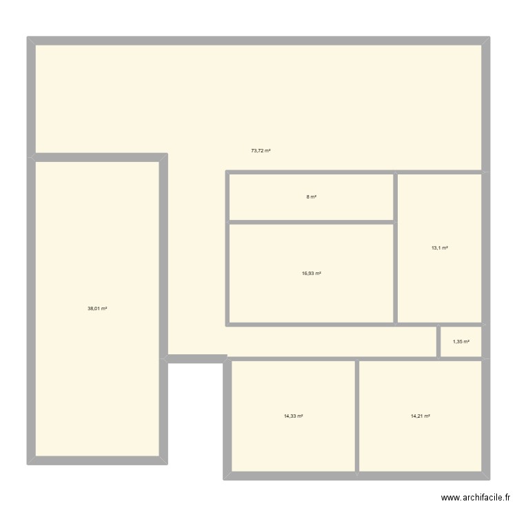 Maison plein pied. Plan de 8 pièces et 180 m2