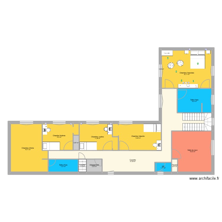 Le Château à Réaux. Plan de 15 pièces et 153 m2