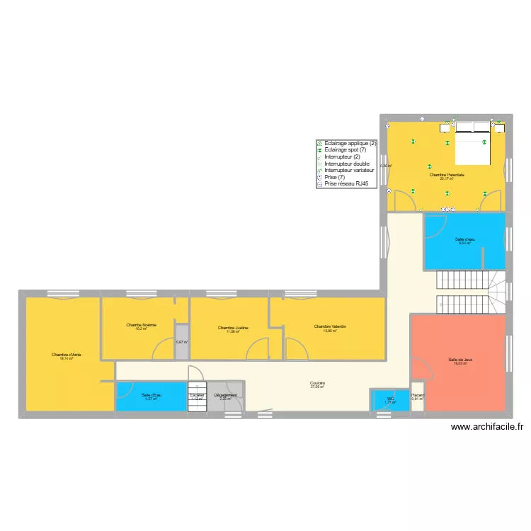 Le Ch&acirc;teau &agrave; R&eacute;aux. Plan de 15  et 153 m²