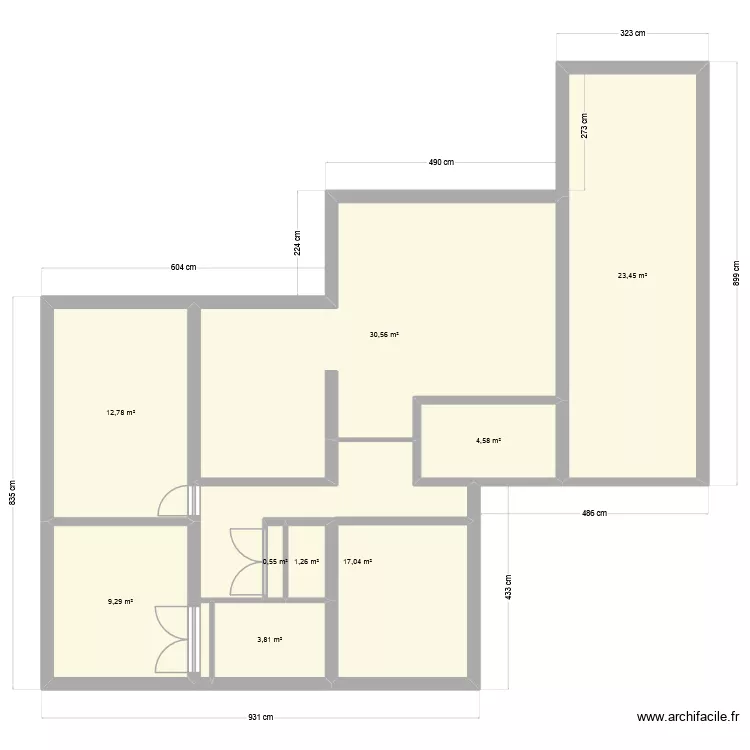 RDC. Plan de 9 pièces et 103 m² RDC. Plan de 9 pièces et 103 m²