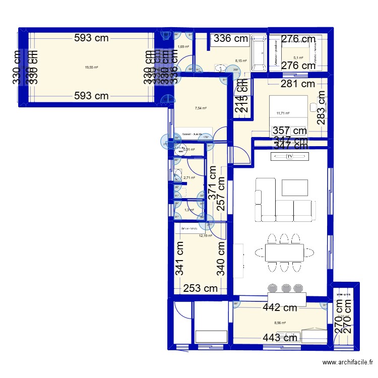 maison collinée. Plan de 16 pièces et 84 m2