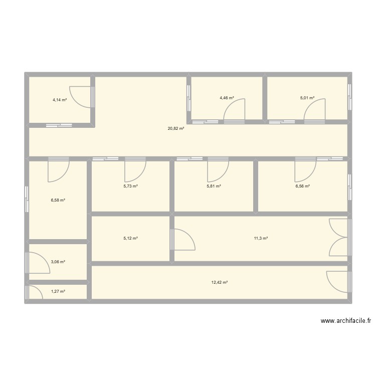 bureau. Plan de 13 pièces et 92 m2