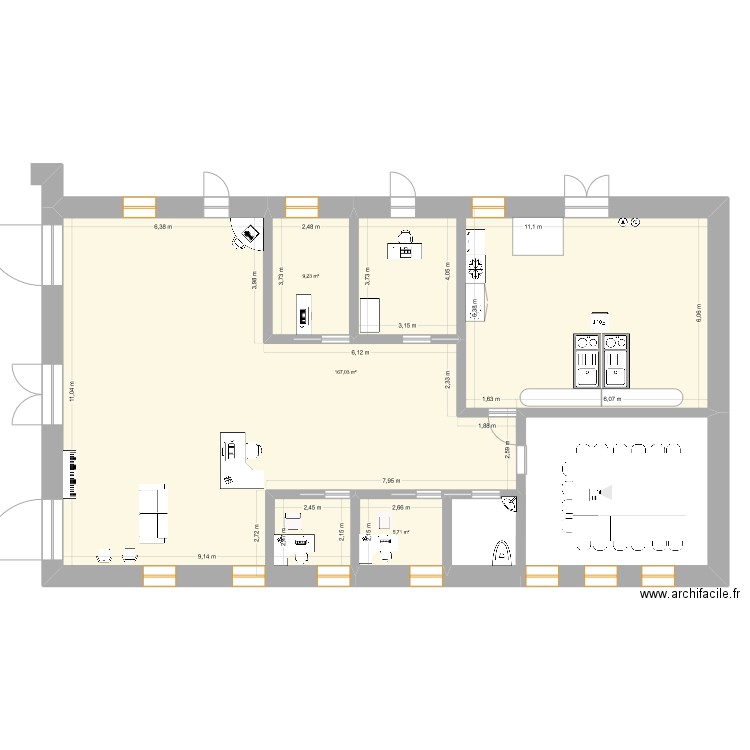 SAVS. Plan de 3 pièces et 182 m2