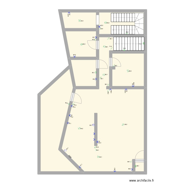 kenan 1er. Plan de 7 pièces et 111 m2