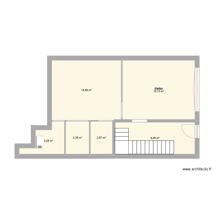 atelier. Plan de 6 pièces et 47 m2