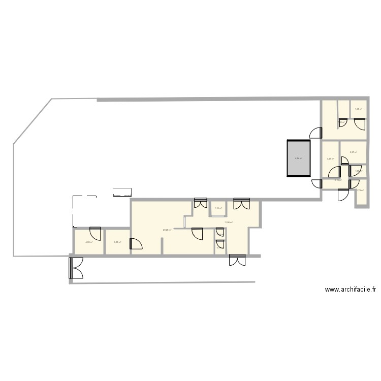 CC  Créteil soleil restaurant. Plan de 15 pièces et 68 m2