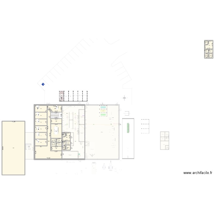 Labo avec poteaux. Plan de 58 pièces et 1903 m2