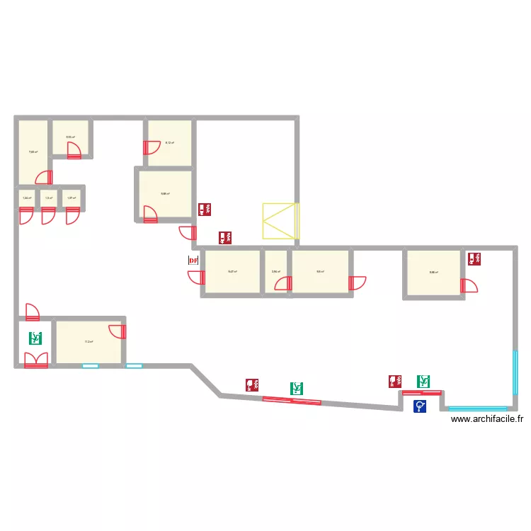 pharmacie. Plan de 12 pièces et 79 m²