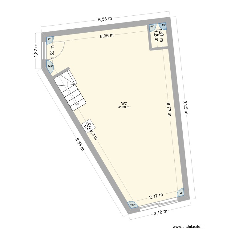 Maison. Plan de 2 pièces et 44 m2