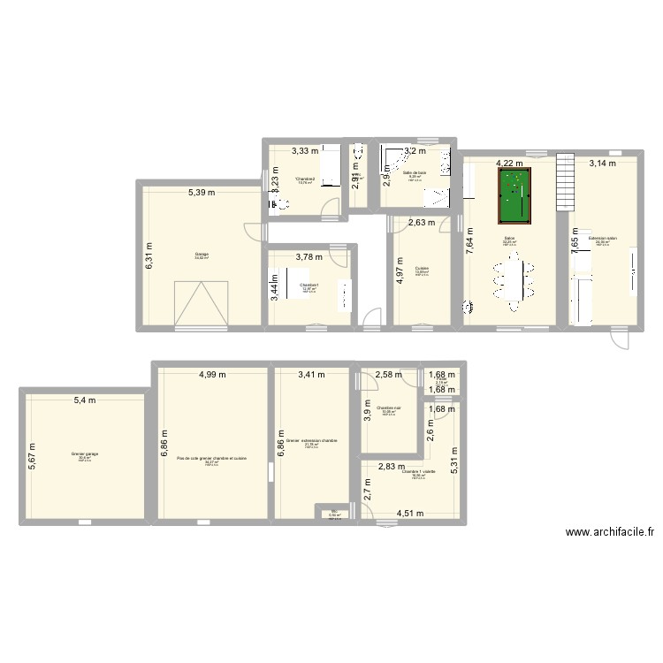 Maison avec mur casser. Plan de 15 pièces et 257 m2
