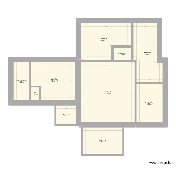 Maison. Plan de 10 pièces et 96 m²