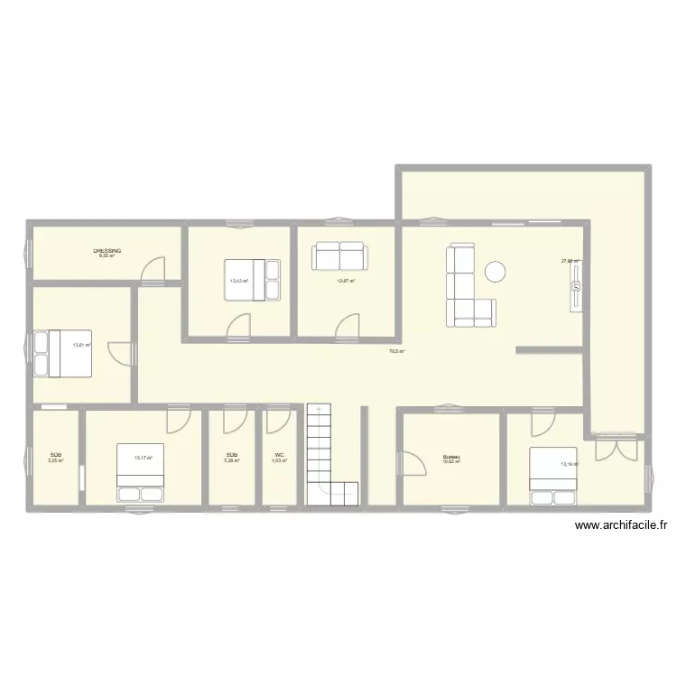 Maison étage. Plan de 12 Pièces et 200 m² Maison étage. Plan de 12 Pièces et 200 m²