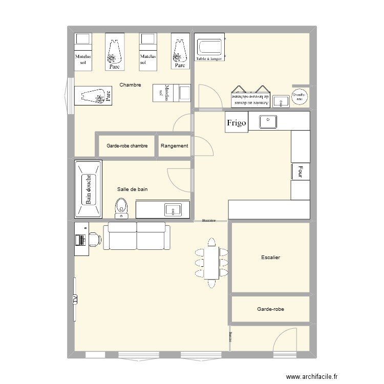 Garderie. Plan de 8 pièces et 83 m2