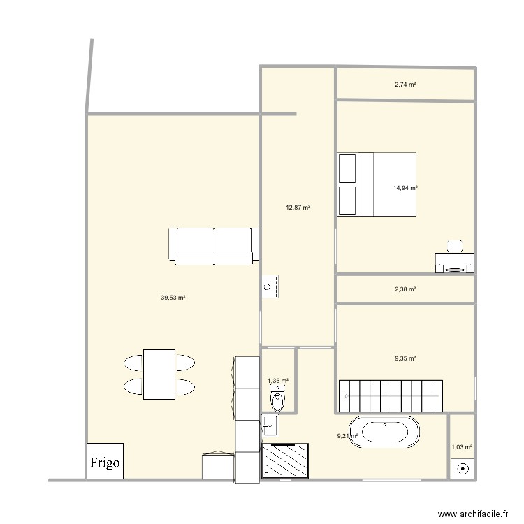 Maison. Plan de 9 pièces et 93 m2