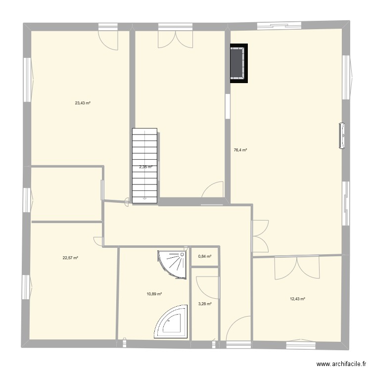 j m. Plan de 8 pièces et 152 m2