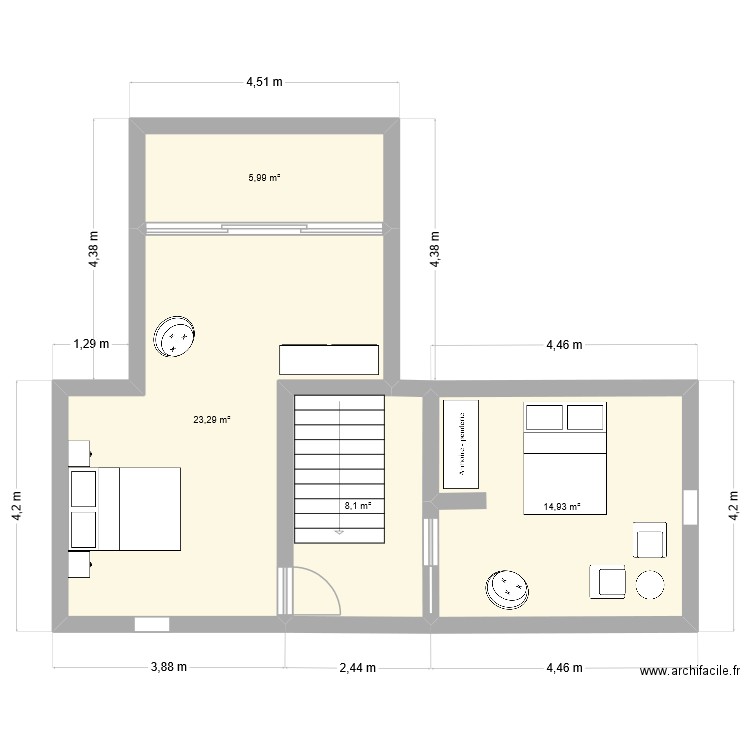 R+1 vieille maison. Plan de 4 pièces et 52 m2