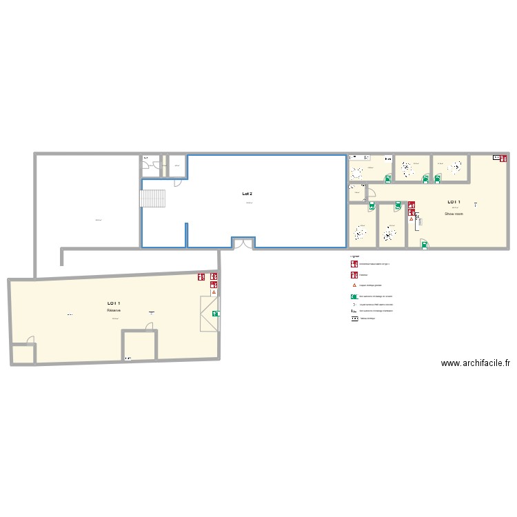 local Muy avant travaux après travaux securité. Plan de 13 pièces et 820 m2