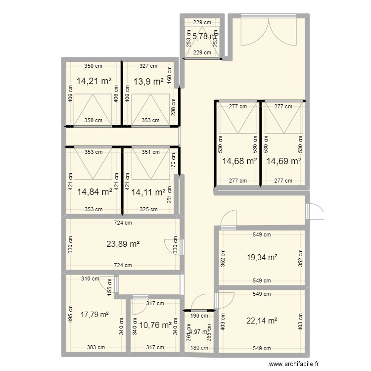entrepôt . Plan de 17 pièces et 275 m2